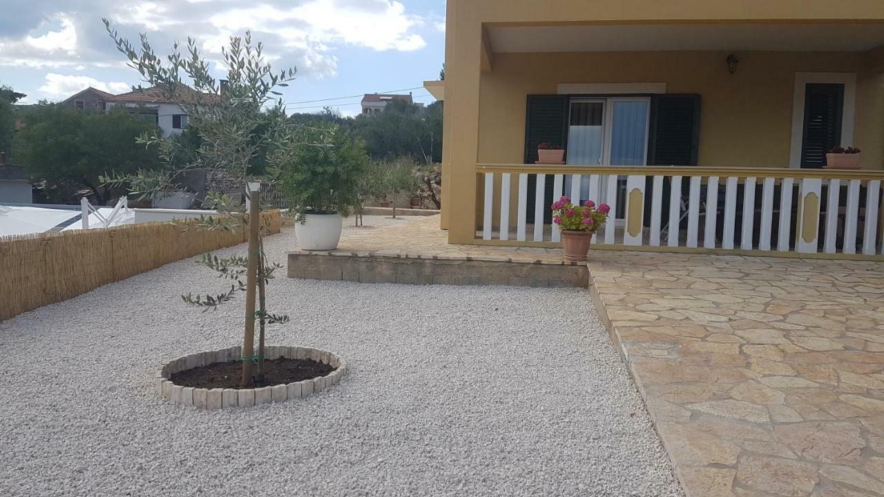 Apartment Azaleja ซาลี ภายนอก รูปภาพ