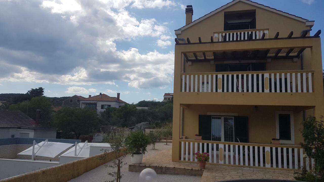 Apartment Azaleja ซาลี ภายนอก รูปภาพ